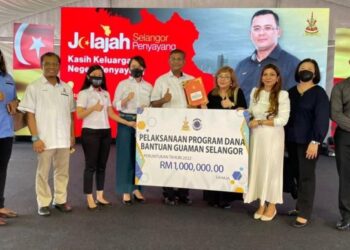 MAJLIS penyerahan peruntukan sebanyak RM1 juta bagi membiayai program khidmat guaman secara percuma oleh Kerajaan Negeri Selangor di Petaling Jaya hari ini.