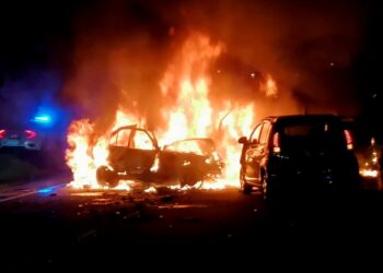 PEMANDU kereta BMW rentung dalam kemalangan melibatkan empat buah kenderaan berhampiran Jambatan Permas Jaya, kelmarin.