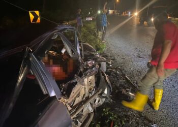 KEADAAN mayat Mohd. Ruzaini Daraman yang meninggal dunia selepas kereta dipandunya terlibat dalam kemalangan di Kilometer 5, Jalan Gaung-Kuala Ping-Teris di Kampung Tajin, Hulu Terengganu, semalam.