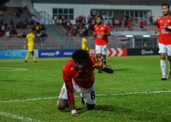 Pemain KL City, Jordan Mintah meraikan jaringan pada perlawanan Liga Super menentang Kedah, di Stadium Bola Sepak Kuala Lumpur, di sini hari ini. UTUSAN/ SHIDDIEQIIN ZON