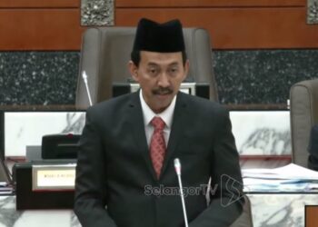 MOHD. Zawawi Ahmad Mughni menjawab persoalan dalam sidang DUN berhubung bantuan kepada pesakit kanser untuk mendapatkan rawatan termasuk pembedahan di Shah Alam, Selangor, hari ini. - GAMBAR TVSELANGOR