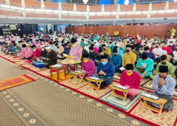 TUANKU Muhriz Tuanku Munawir berkenan hadir pada Sambutan Maal Hijrah 1444 Hijrah di Masjid Negeri, Seremban malam ini. UTUSAN/ZAKKINA WATI AHMAD TARMIZI