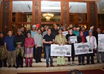 KUMPULAN Boustead memberi sumbangan sebanyak RM100,000 kepada Tabung Pahlawan dan Tabung Amanah Warisan Polis.