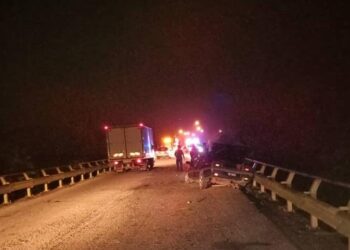 TIGA maut dalam kejadian kemalangan melibatkan tiga buah kenderaan di Kilometer 126 Jalan Kuantan-Segamat di Rompin, Pahang.
