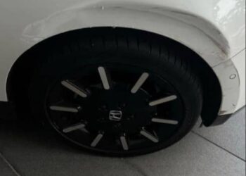 KERETA milik Tunku Idris yang calar digesel sebuah kenderaan milik seorang pemandu Singapura di Jalan Serampang, 1 Ogos lalu.