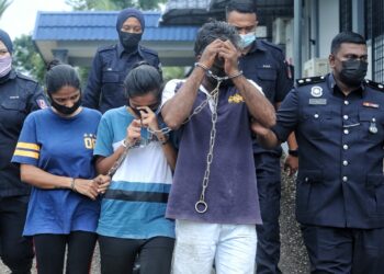 TIGA sekeluarga dibawa ke Mahkamah Sesyen Kuala Pilah bagi didakwa atas pertuduhan mendera seorang kanak-kanak perempuan berusia lima tahun pada bulan lalu. - UTUSAN/MOHD. SHAHJEHAN MAAMIN