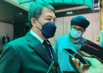 MOHAMAD Hasan ketika ditemui pemberita di Wisma Negeri, Seremban hari ini.