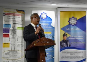 NOH Omar (tengah) bercakap selepas Majlis Penutup Mesyuarat Agung PBPM ke-48 dekat  Wisma Muara, di Shah Alam, Selangor, hari ini. - UTUSAN / ZULFADHLI ZAKI