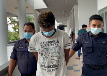 K.P. Suren mengaku tidak bersalah merogol seorang wanita dan melakukan rompakan di sebuah hotel awal bulan ini selepas dihadapkan ke Mahkamah Sesyen, Ayer Keroh, Melaka.