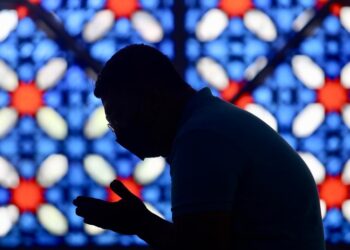 AKTIVITI seperti ceramah dan kuliah tidak dibenarkan guna alat pembesar suara bahagian luar di masjid dan surau di seluruh negeri ini berkuatkuasa sejak Oktober 2017. -UTUSAN/ZULFADHLI ZAKI