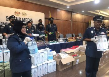 Sebahagian barangan kontraban, produk tembakau dan air zam zam dianggarkan bernilai RM931,260 dengan nilai cukai RM1.8 juta yang dirampas JKDM