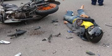 SEORANG lelaki maut selepas motosikal yang ditunggangnya bertembung dengan sebuah motosikal lain dalam kejadian di Jalan Permatang Bertam, Kepala Batas, Pulau Pinang pagi tadi.