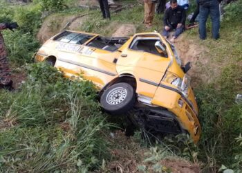 VAN yang membawa 16 murid terbabas dalam kemalangan di jalan berdekatan Taman Rhu, Tikam Batu, di Sungai Petani, Kedah.