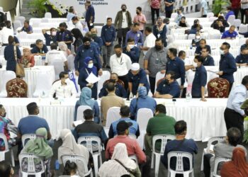 SUASANA di Stadium Indera Mulia semasa pemimpin kerajaan negeri Perak mendengar masalah rakyat pada  Program Mesra Hari Bertemu Pelanggan Kerajaan Negeri Perak 2022 di Ipoh hari ini. - UTUSAN/MUHAMAD NAZREEN SYAH MUSTHAFA