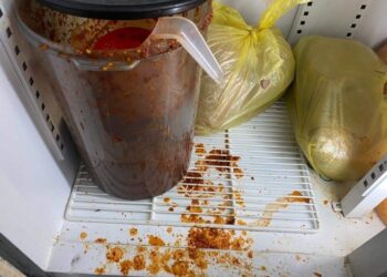 TUMPAHAN makanan yang tidak dibersihkan antara kesalahan yang dikesan dalam Op Premis Bersih peringkat SPT yang dijalankan di tiga lokasi berbeza di sekitar Bukit Mertajam, Pulau Pinang semalam.