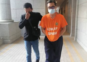 ARKITEK ditahan SPRM kerana disyaki membuat tuntutan palsu di Mahkamah Majistret, Putrajaya.