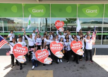 Kakitangan Giant Malaysia bergambar semasa pelancaran kempen Sudah Makan? di Giant Hypermarket Setapak, Kuala Lumpur baru-baru ini.