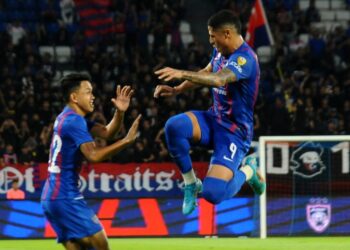 DUA jaringan Bergson da Silva membolehkannya memecah rekod penjaring terbanyak Liga Super.