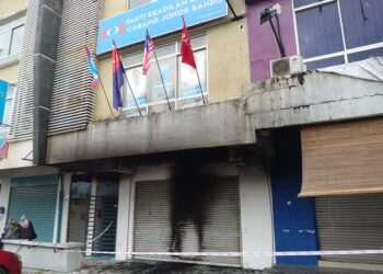 PUSAT Khidmat Ahli Parlimen Johor Bahru yang dibakar individu tidak bertanggungjawab, kelmarin