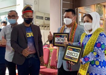 TUANKU Syed Faizuddin Putra Jamalullail dan Tuanku Hajah Lailatul Shahreen Akashah Khalil berkenan berangkat merasmikan Majlis Pelancaran Promosi Larian Perlis-Nakawan Ultra 2022 peringkat Borneo yang diadakan di Pejabat SLT Sdn. Bhd. di Chong Lin Park, Kuching, Sarawak.