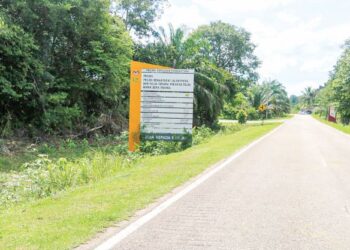 PAPAN tanda projek jalan pintasan FGV Terapai, Pekan ke Felda Mayam, Bera yang dijadualkan siap pada 
13 Februari 2025. – UTUSAN/SALEHUDIN MAT RASAD