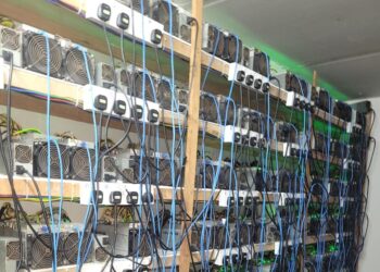 BARANG rampasan di dua buah premis di Jalan Budi Utara, Taman Wawasan yang dipercayai digunakan untuk mencuri bekalan elektrik dan perlombongan bitcoin.