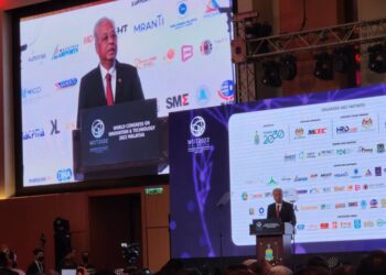ISMAIL Sabri Yaakob ketika menyampaikan ucaptama ucaptama pada majlis Kongres Inovasi dan Teknologi Antarabangsa (WCIT) 2022 di Spice Arena, Bayan Baru, Pulau Pinang hari ini. - UTUSAN/IQBAL HAMDAN