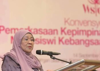 RODZIAH Mohd. Janor berucap dalam program Majlis Perasmian Penutup dan Makan Malam Konvensyen Pemerkasaan Kepimpinan Mahasiswi Kebangsaan dekat UiTM Puncak Alam, di Kuala Selangor, Selangor.