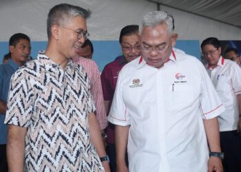 TENGKU Zafrul Tengku Abdul Aziz bersama Noh Omar menghadiri Program Jelajah Usahawan anjuran Kuskop dekat Bandar Malawati di Kuala Selangor, Selangor, hari ini.