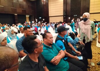 NURUL IZZAH Anwar pada sesi perjumpaan bersama Majlis Pengurusan Komuniti Kampung (MPKK) di Bayan Lepas, Pulau Pinang hari ini.