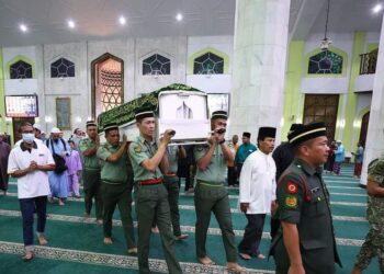 JENAZAH Mohd. Adib Mohamad Adam dibawa ke Masjid Al-Azim, Bukit Palah, Melaka untuk solat jenazah serta bacaan talkin.