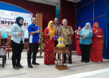DR. ADHAM BABA merasmikan Program Women Empowerment Kolej Komuniti Bandar Tenggara di Dewan Kejora Bandar Tenggara, Kota Tinggi.
