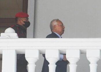 NAJIB Tun Razak hadir di Mahkamah Tinggi Kuala Lumpur bagi perbicaraan rasuah dan pengubahan wang haram dana 1MDB. - UTUSAN/SHIDDIEQQOIN ZON