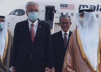 ISMAIL Sabri ketika tiba di Lapangan Terbang Antarabangsa Abu Dhabi semalam untuk lawatan kerja selama empat hari ke UAE.