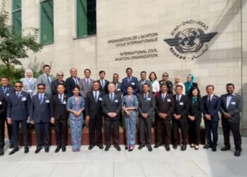WEE Ka Siong bersama delegasi berada di Ibu pejabat ICAO di Montreal, Kanada bagi menghadiri Persidangan ICAO ke-41.