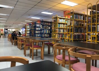 HANYA sebahagian pengguna terus mengunjungi perpustakaan untuk membaca dan menggunakan fasiliti di situ berbanding yang memilih secara pandu lalu melalui program myLibrary4u di PPAK, Alor Setar di Kedah. -UTUSAN/SHAHIR NOORDIN