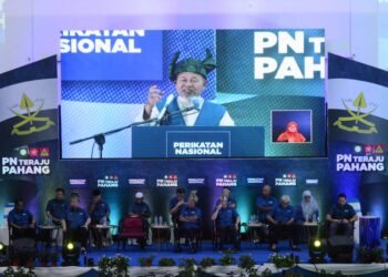 TUAN IBRAHIM Tuan Man ketika berucap pada majlis Pelancaran Perikatan Nasional (PN) Pahang di Dewan Al Makmur Kerdau di Temerloh, Pahang. - UTUSAN/SHAIKH AHMAD RAZIF