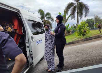 SEORANG ibu tunggal dijatuhkan hukuman penjara lapan bulan oleh Mahkamah Majistret Kuala Pilah, selepas mengaku bersalah menghisap dadah pada bulan Julai lalu. UTUSAN/NOR AINNA HAMZAH.