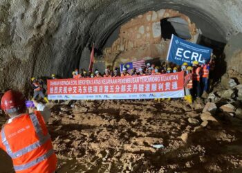 KERJA-kerja penembusan Terowong Kuantan ECRL berjaya ditembusi dua bulan awal daripada jadual ditetapkan iaitu pada Disember ini.