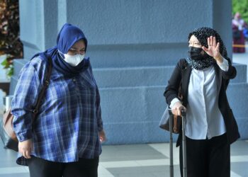 SITI Bainun Ahd Razali hadir di Mahkamah Sesyen Kuala Lumpur bagi perbicaraan kes mengabai dan menganiaya remaja sindrom Down, Bella. UTUSAN/MOHD. FIRDAUS MOHD. JOHARI.