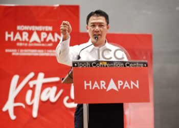 NGA Kor Ming berucap pada Konvensyen PH di Ipoh hari ini. - UTUSAN/MUHAMAD NAZREEN SYAH MUSTHAFA
