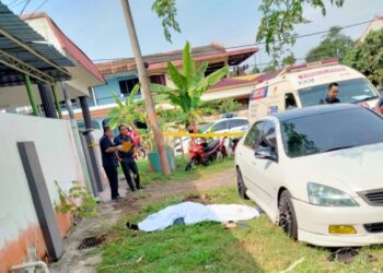 KEADAAN mayat suspek yang ditemukan di tepi jalan.