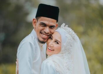 AZWAN Omar (kiri) dan Evanoza Zakaria dinikahkan di Pejabat Agama Islam Daerah (PAID) Ayer Keroh, Melaka dengan dihadiri ahli keluarga terdekat sahaja.