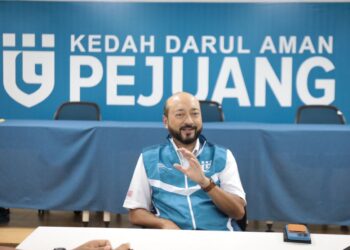 MUKHRIZ Mahathir dalam sidang akhbar di Pejabat Pejuang Kedah di Alor Setar.