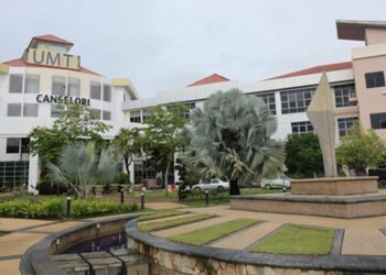 UMT menangguhkan Majlis Konvokesyen Ke-20 pada 20 hingga 21 November depan 
berikutan tarikh PRU15 ditetapkan pada 19 November depan.