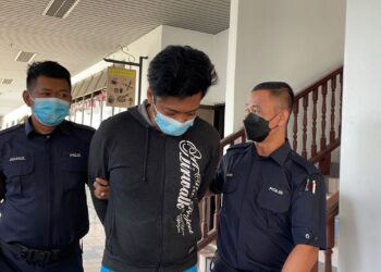NAZRI Zol mengaku bersalah di Mahkamah Majistret, Ayer Keroh, Melaka atas pertuduhan menyebabkan kecederaan kepada neneknya.