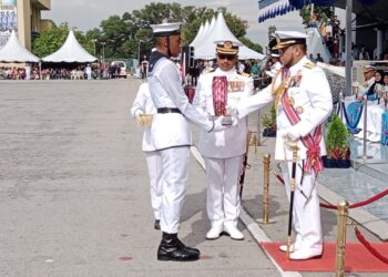 MOHD. Reza hadir Perbarisan Tamat Latihan Perajurit Muda TLDM di KD Sultan Ismail, Tanjung Pengelih, Kota Tinggi.