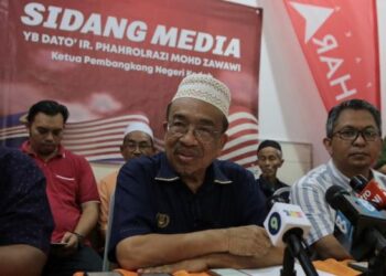 PHAHROLRAZI Mohd. Zawawi ketika sidang akhbar susulan pemecatannya daripada Amanah di Pejabat Amanah Jerai, Guar Chempedak, hari ini. - UTUSAN/ SHAHIR NOORDIN