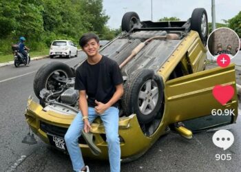 TANGKAP layar lelaki yang  duduk bergaya di atas Myvi tanpa sebarang kecederaan selepas kemalangan jalan raya, semalam.