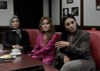A. AIDA bersama Rafiena dan Ayu Puteh pada sesi perbincangan penerbit bersama Finas.